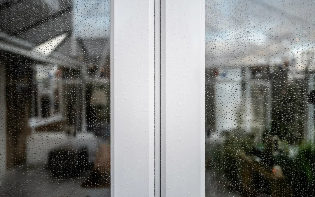 Comment atténuer le bruit de pluie sur une véranda ?